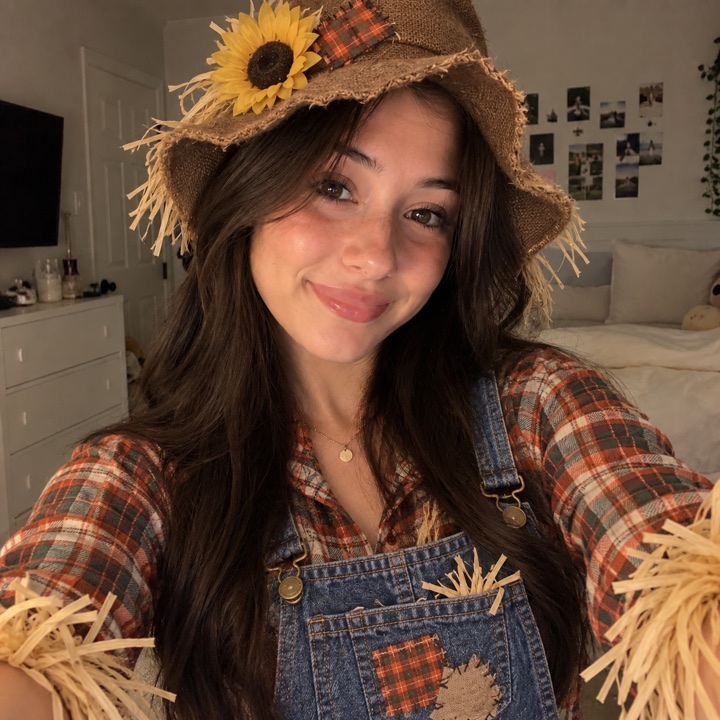 Tiny Scarecrow costume on the AI avatar