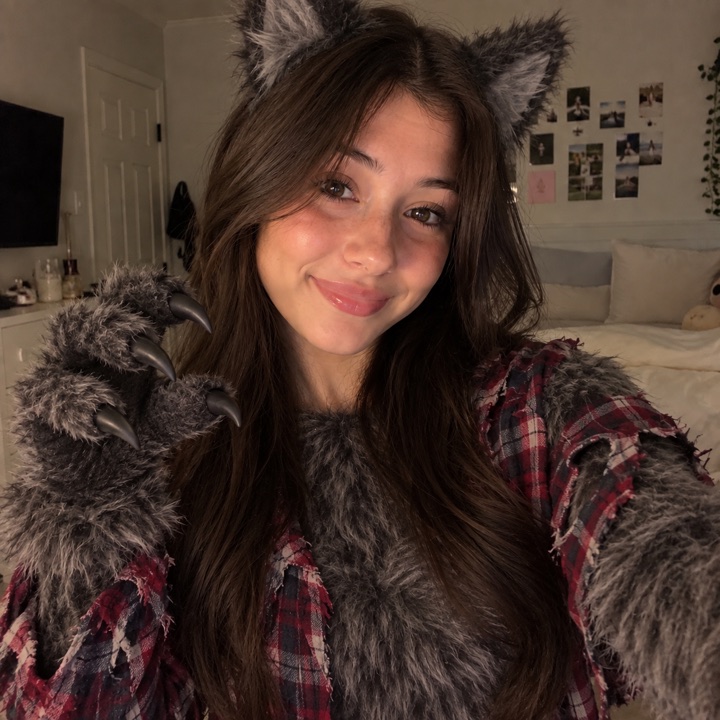 Moonlit Werewolf costume on the AI avatar